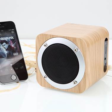 Wooden vintage wireless speaker 02