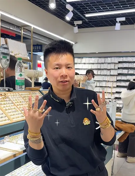 China Product Agent agent Karen in Yiwu jewelry market
