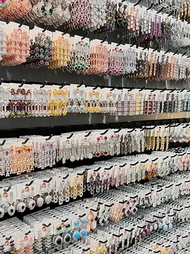 Various accessories in the Yiwu jewelry market